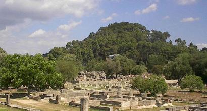 누가 고대 그리스에서 올림픽을 금지했습니까?